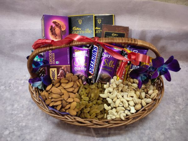 Chocolate & Dry Fruit In Basket