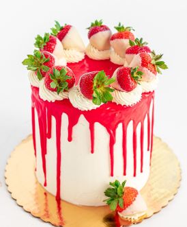 Royal Strawberry Cake - 1.5 KG